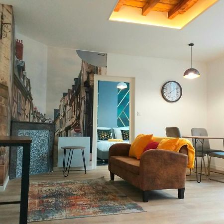 Les Volets Bleus - Deux Appartements Et Un Studio, Jardin Bourges Exterior foto