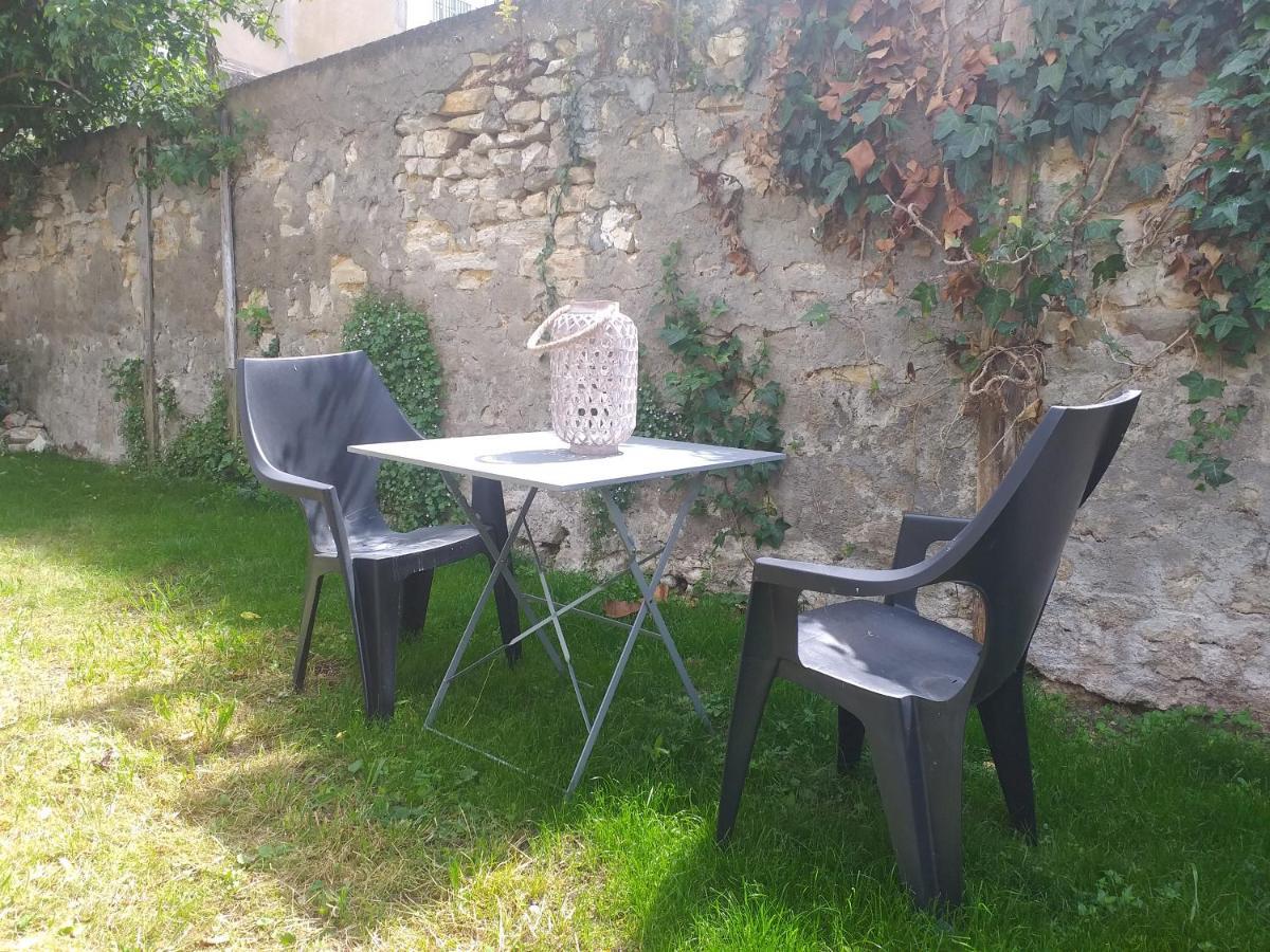 Les Volets Bleus - Deux Appartements Et Un Studio, Jardin Bourges Exterior foto