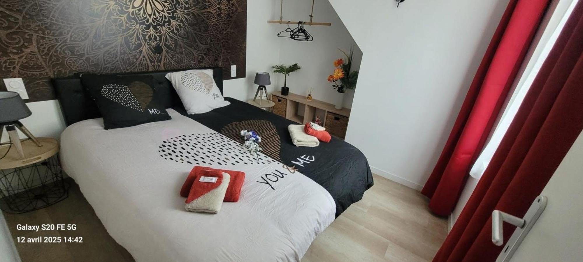 Les Volets Bleus - Deux Appartements Et Un Studio, Jardin Bourges Exterior foto