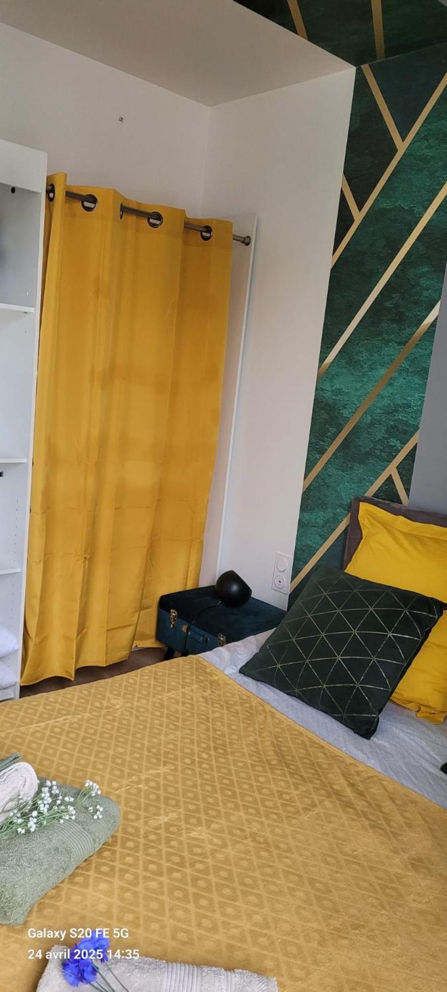 Les Volets Bleus - Deux Appartements Et Un Studio, Jardin Bourges Exterior foto